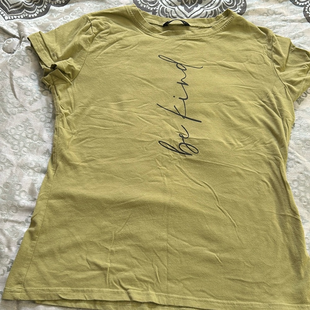 Women’s Short Sleeved ‘Be Kind’ shirt size L SHEIN